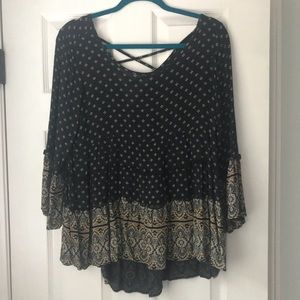 Size M 3/4 Length Flowy Printed Shirt